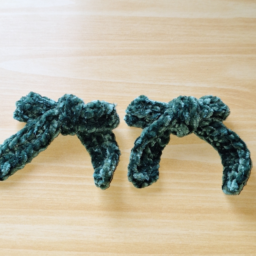 Velvet bow barrettes